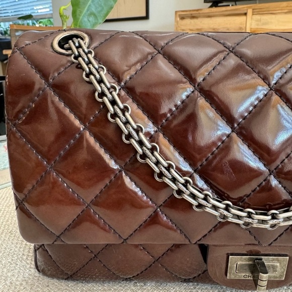 CHANEL Reissue Double Flap 226 Patent Brown Burgundy Handbag - Picture 4 of 16